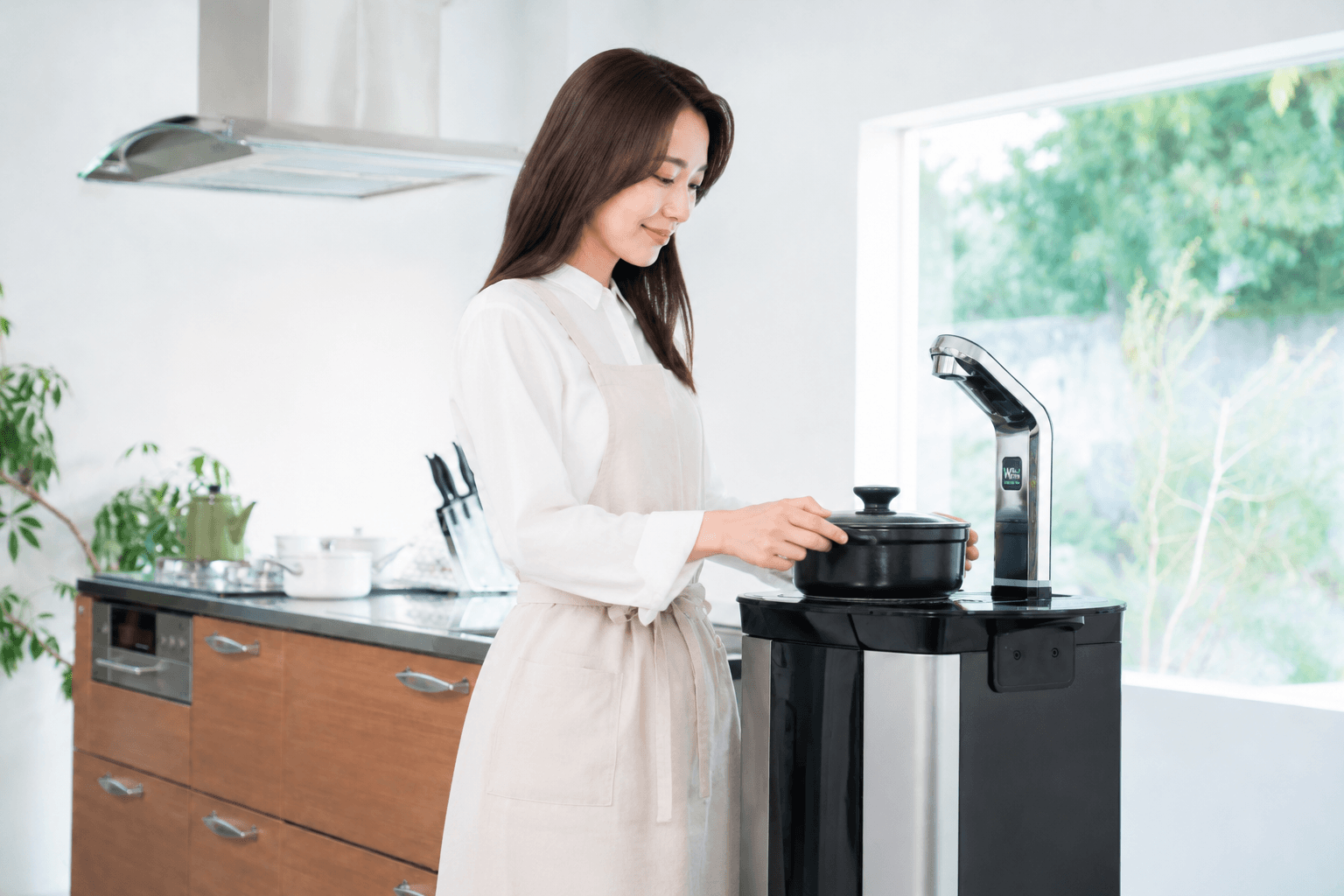 料理中にPSJから水を注ぐ様子